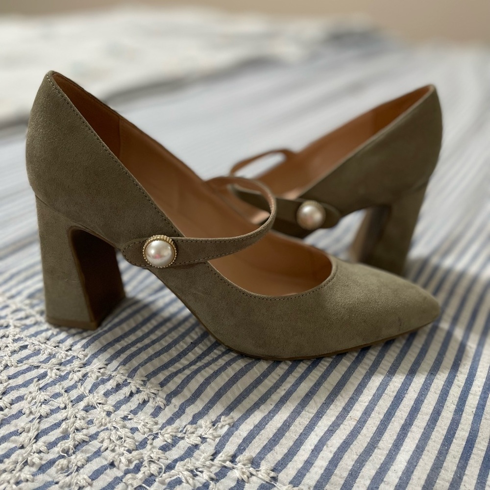 Bandolino Taupe Mary Jane Heels with Pearl Accent - Picture 4 of 7